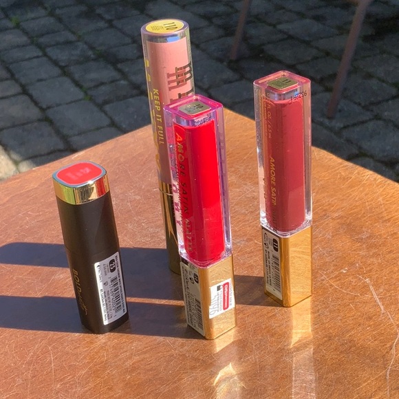 NWT MILANI LIP BUNDLE, ONE LIPSTICK, 2 LIP GLOSSES, & 1 LIP PLUMPER - Picture 5 of 5